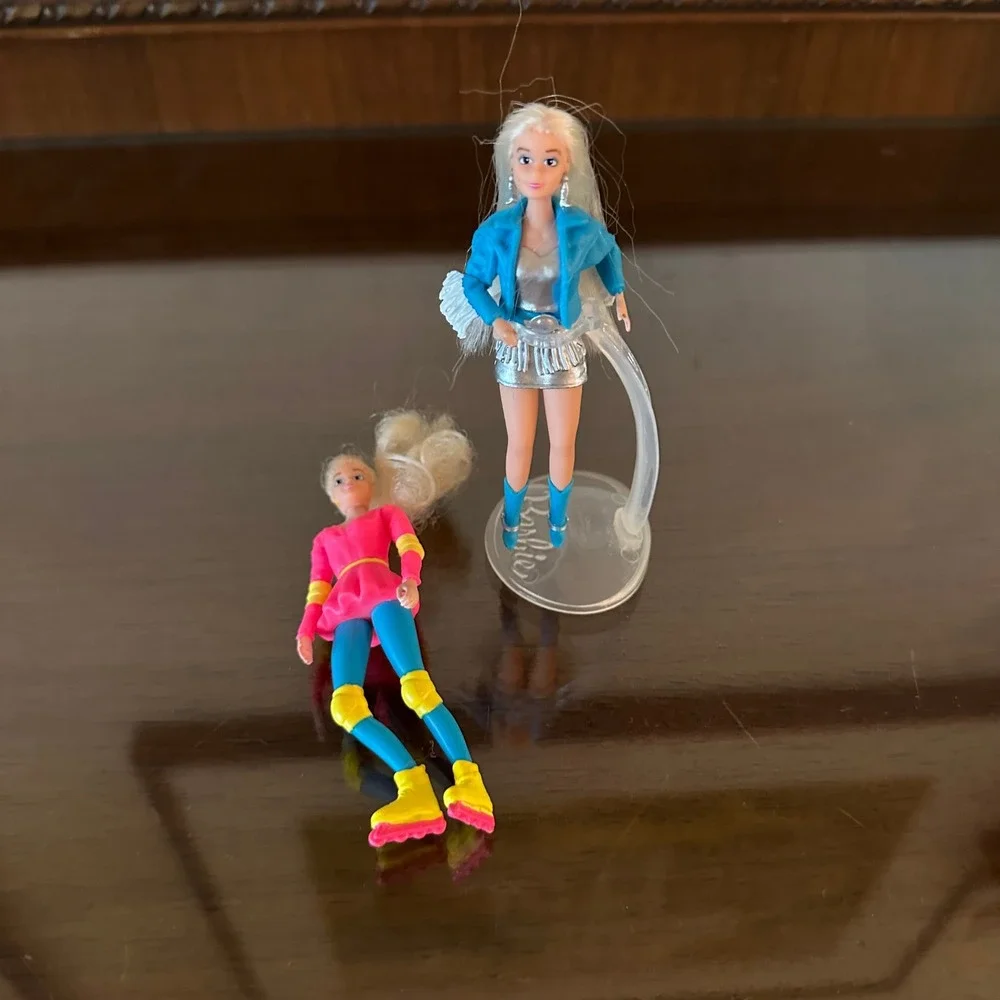 Mattel Barbie World's Smallest Barbie Mini Dolls Roller Skating Silver Dress